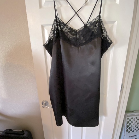 Amouruse 2-piece Nightie and Robe Set - Picture 5 of 8